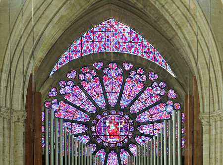 Dernières visites guidées face à la grande rose de la cathédrale de Soissons